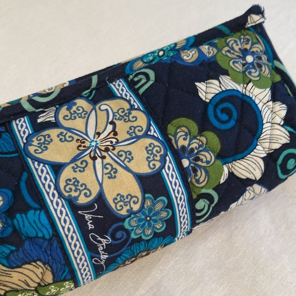 Vera Bradley mod floral blue trapeze cosmetic bag - Picture 6 of 15